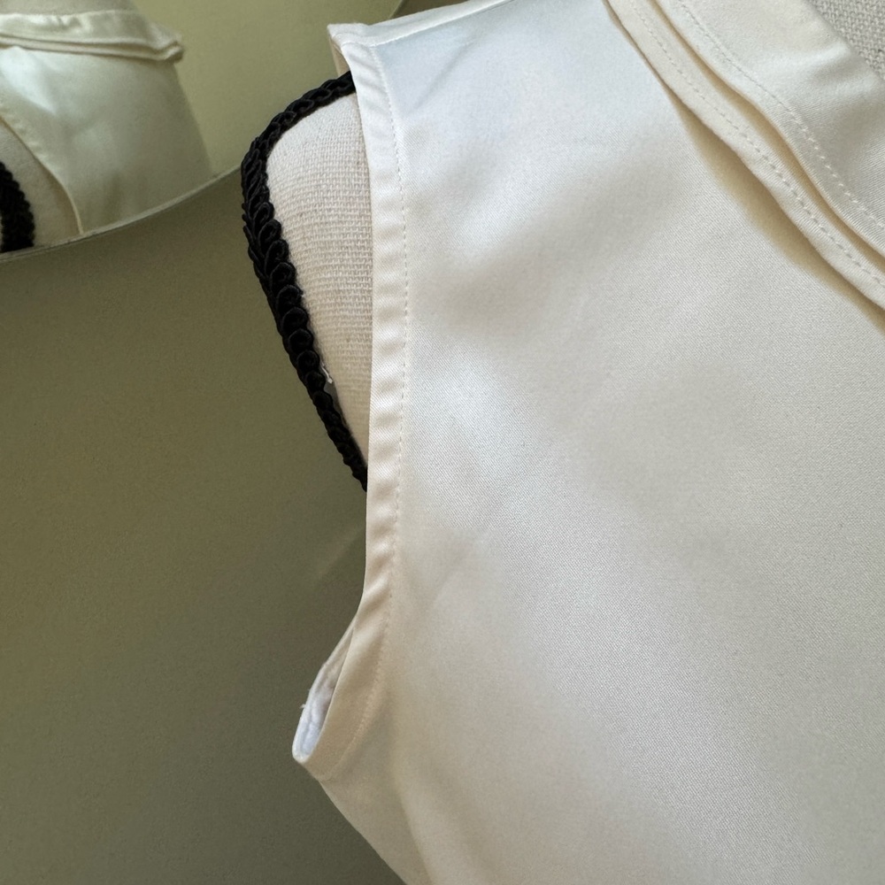 TALBOTS satiny creamy sleeveless blouse, size Petite 10 - Picture 3 of 7
